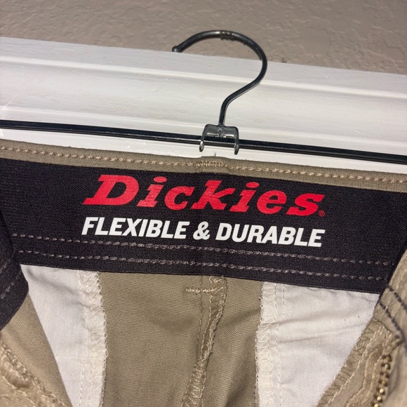 BNWOT men’s Dickies flexible & durable work pants 30x30 - Picture 2 of 5